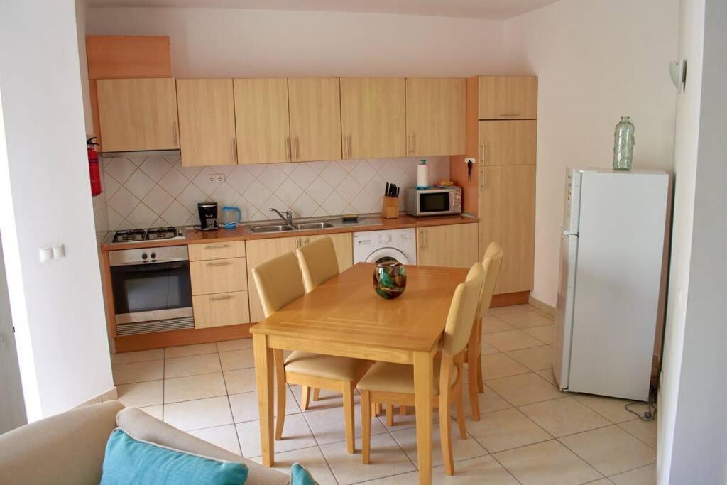 Apartamento T3 Encantador Com Piscina Wifi E Perto De Praia Santa Maria Bagian luar foto